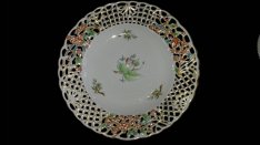 Herendi áttőrt mintázatu porcelán tányér eladó