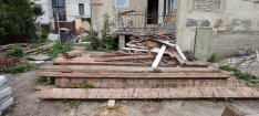 Ingyen elvihető 5 köbméter gerenda és egyéb faanyag