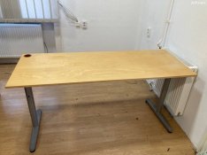 Iróasztal állítható lábakkal eladó IKEA
