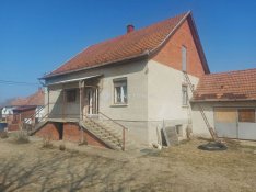 Izsáki 83 nm-es ház eladó