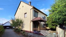 Kalocsa szívében kétszintes családi ház eladó!