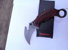 Karambit kés bicska