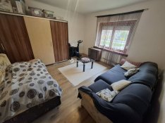 Kétgenerációs, két lakrészes különportás családi ház