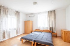 Kiadó Szálláshely 30 Főnek Vecsésen Parkolóval, Konyhával!