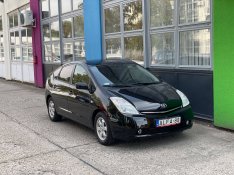 Kiadó Toyota Prius hibrid