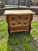 Kis komód 42000 ft eladó bp.17 ker