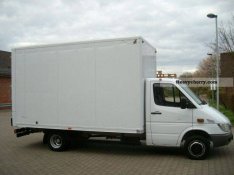 Költöztetés, lomtalanítás bútor szállítás bérautóval Sprinter dobozos