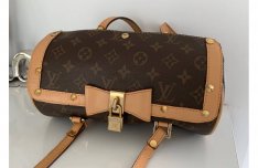 Louis Vuitton Papillon 26 típusú barna kézi táska