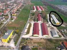 M1 -től 15 km -re, kiadó Oroszlányon 1062 m2 raktár, műhely