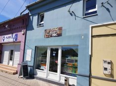 Makó Kossuth u.48 m2 üzlet, befektetőknek eladó, kitűnő parkolás