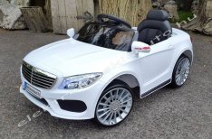Mercedes C LCD 12V fehér elektromos kisautó