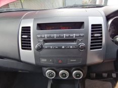 Mitsubishi Outlander gyári cd, kijelző, fedélzeti, fűtéskapcsoló eladó