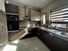 Modern, energiahatékony családi ház nagy kerttel a Nagybánya lakópark