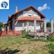 Monor Telepi részén, 3 szoba+2 nappalis, 180 m2 családi ház