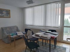 Nagykanizsa, Erzsébet tér, 75 m2-es, 3 szobás, I. emeleti iroda, kiadó