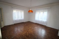 Nagyméretű parkettás szobák, szép kilátás szmoghatár felett.