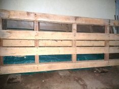 Nagyméretű raklapok kerítés készítéshez használható