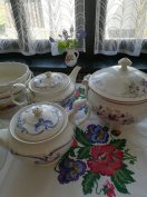 Nagyon régi cserép és porcelán tál, kancsó eladó