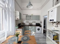 Nagytemplom közeli csendes utcában 39 nm-es, galériás felújított lakás