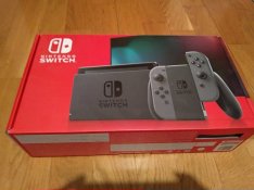 Nintendo switch kontrolerrel dokkoloval és zelda breath of the wildal