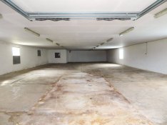 Oroszlányban 310 m2 raktár kiadó