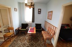 Parkettás lakás szigetelt épületben, garázzsal együtt.