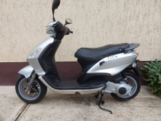 Piaggio Fly 125 ccm 4T ,,Leader blokkos ,fehér újabb modell,,