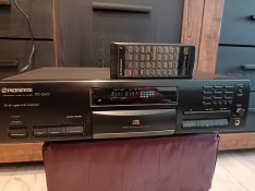 Pioneer PDS 505 gyári távjával. 