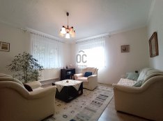 Pomázon eladó családiház