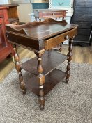 Régi fiókos asztalka 18000 ft bp.17 ker