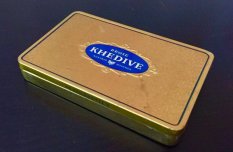 Retró ajándékötlet! Díszbobozos, bontatalan Khedive Regie cigaretta