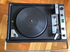 Retro hordozható lemezjátszó