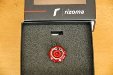 Rizoma olajbetöltő sapka piros