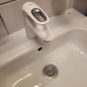 Roca fürdőszabaszekrény Grohe csapteleppel