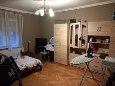 Sólyom utca közelében kis ház kiadó!