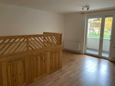 Szép állapotú galériaágy!