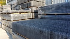 Táblás Kerítés Elem Panel Vadháló Drótfonat Betonoszlop Szögesdrót