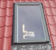 Tetősík ablak+burkoló kert 78x98