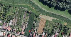 Tisza-parti 2457nm építési telek, 982nm beépíthetőséggel eladó