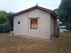 Tiszajenőn kis nyaraló eladó