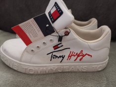 Tommy Hilfiger cipő 39