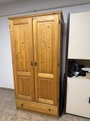 Tömör fa ruhásszekrény