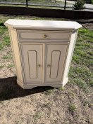 Törtfehér 2 ajtós lerakó szekrény 75/70x26 eladó bp.17 ker