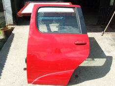 Toyota yaris verso bal hátsó ajtó