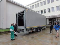 Új (7,5 x 5 méteres) 3500 kg-os színpados utánfutó - Akár pályázattal