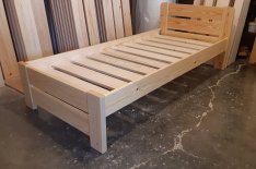 Új erős strapabíró 90x200 cm fenyő ágy ágykeret ágyráccsal