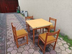 Újpesten eladó , étkező asztal 4 székkel!