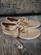 Újszerű 44 es gumis anyagú férficipő 