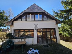 Velemben madárcsicsergős telken családi ház eladó