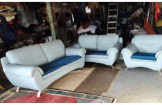 Világoskék bőr és szövet kombinációjú ülőgarnitúra